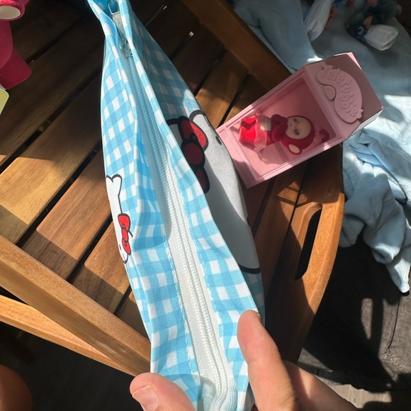 Hello Kitty Blue Checkered Make up Bag 45- - Picture 5 of 7